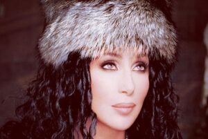 Cher Completa 80 Anos e Relembra Carreira Sensacional na Música e Cinema