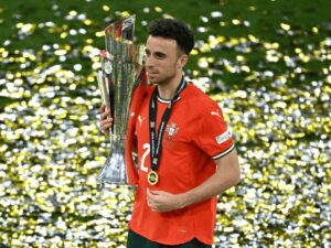 Liverpool inaugura memorial permanente para Diogo Jota e irmão em Anfield