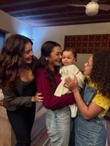 Dira Paes encanta com fotos dos bastidores de Três Graças