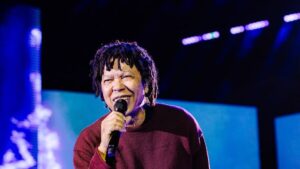 Djavan Celebra Meio Século de Carreira com Show Histórico de 45 Mil Pessoas em SP