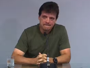 Fernando Diniz é denunciado no STJD após críticas à arbitragem
