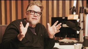 Guillermo del Toro recebe a maior honraria do cinema britânico e consagra sua carreira
