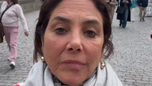 Heloísa Períssé leva trolagem da filha em viagem internacional: mãe vs filha