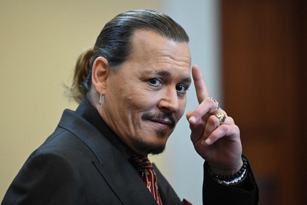 Johnny Depp tem casa invadida e polícia é chamada em West Hollywood
