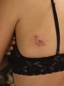 Larissa Manoela surpreende com tatuagens inspiradas em Disney!