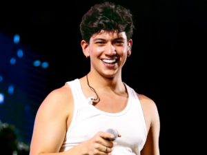 Léo Foguete se emociona ao relembrar passado e revela novo álbum em desenvolvimento