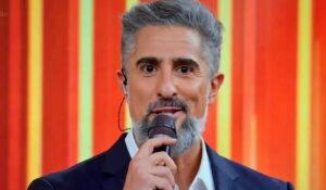 Marcos Mion Quebra Protocolo da Globo e Parabeniza Colega do SBT