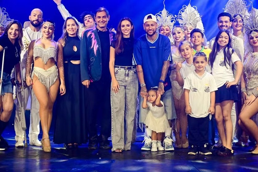 Neymar fecha circo inteiro e faz festa em família com Bruna e as filhas
