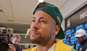 Neymar sofre lesão e deixa Ancelotti preocupado para Copa do Mundo