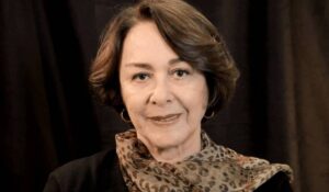 Nívea Maria barra aposentadoria e defende veteranos da cultura