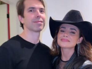 Paula Fernandes surge com namorado piloto em festa de Carlinhos Maia