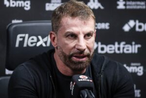 Pedrinho, presidente do Vasco, é estrela de campanha de ‘Sessão Terapia’!