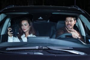 Elenco de Quem Ama Cuida se reúne para assistir ao primeiro capítulo da novela das 9