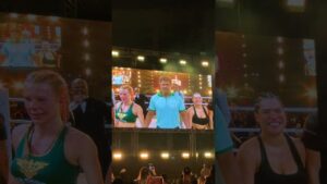 Raissa Barbosa Arrasa no Fight Music Show e Vence Deborah Albuquerque