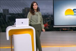 Sabina Simonato se emociona ao vivo com morte de ex-piloto do Globocop