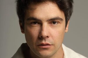 Sérgio Guizé volta à música e fala sobre nova fase