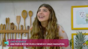 Sofia impressiona pela altura em rara aparição na TV ao lado de Grazi Massafera