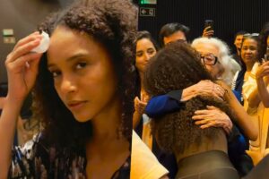 Taís Araújo bate cabeça e viraliza em encontro com Fernanda Montenegro