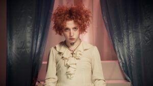 Zezza Vic lança ‘Trava Horror Picture Show’ com punk, metal e teatralidade de tirar o fôlego!