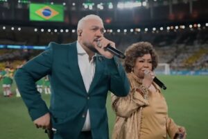 Alcione Se Pronuncia Após Polêmica ao Cantar Hino com Belo