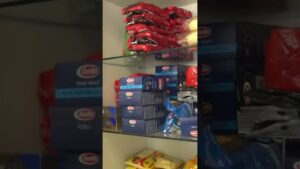 Ana Hickmann abre as portas de sua despensa e mostra rotina de casa