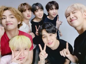 BTS lota cinemas com show da turnê Arirang após esgotamento recorde no Brasil!