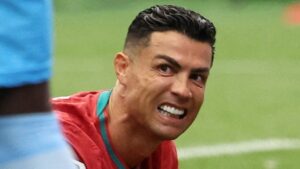 Cristiano Ronaldo vira meme na web após jogo ruim e comparação com Tio Paulo e robô!