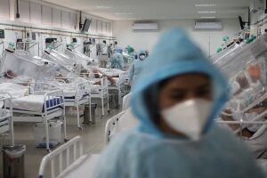 Diretora de Anatomia do Caos compara CPI da Covid a BBB e confessa: era viciada!