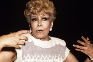 Dercy Gonçalves: A Diva Debochada que ninguém conhecia por trás das câmeras
