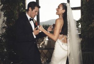 Dua Lipa compartilha fotos incríveis do casamento com Callum Turner