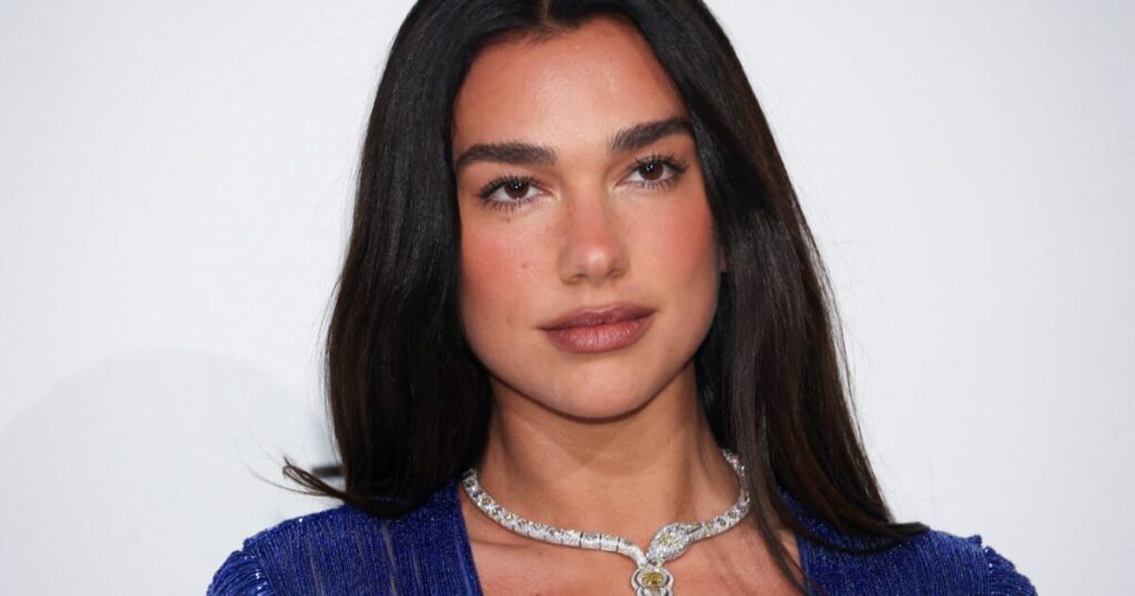 Dua Lipa processa Samsung por uso indevido de imagem e pede R$ 75 milhões
