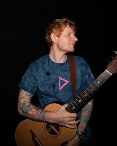 Ed Sheeran exibe blusa do Brasil com apelido carinhoso que ganhou dos fãs