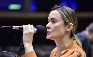 Eduardo Bolsonaro Apoia Júlia Zanatta para Vice de Flávio