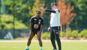 Carlo Ancelotti analisa Endrick e aponta verdade incômoda: “Precisa amadurecer” para evoluir
