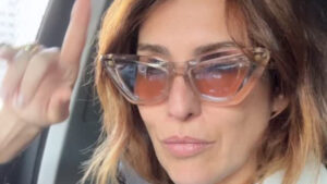 Fernanda Paes Leme passa sufoco ao espirrar no trânsito e alerta: ‘E se bater o carro?’