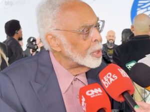 Gilberto Gil exalta MPB em discurso poderoso: “Orgulho é caráter criador”