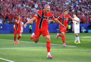 Haaland é herói na volta da Noruega à Copa após 28 anos!