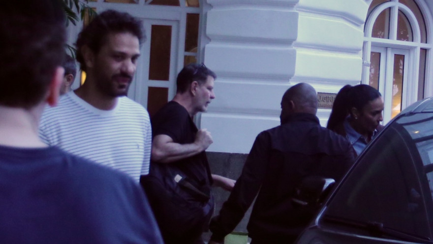 Ivete Sangalo é flagrada saindo de hotel no Rio com novo affair; paparazzo explode