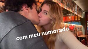 Julia Mautner exibe romance com namorado em date especial