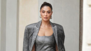 Juliana Paes faz treino de cabeça para baixo e choca a web com sua disposição