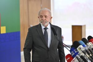 Lula embarca para o G7 com planos polêmicos de negociar tarifas e salvar a carne brasileira