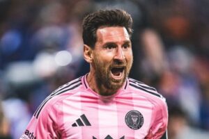 Messi ganha estátua colossal em homenagem na Argentina