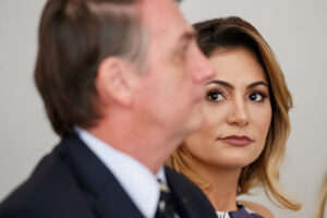 Michelle revela que vai apoiar Flávio no momento certo: ‘Quem precisa é meu marido’