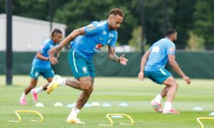 Neymar treina normalmente, mas Brasil terá desfalques