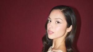 Olivia Rodrigo revela desespero antes de show no Glastonbury