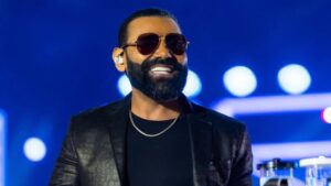 Pablo do Arrocha chama polícia após ser atingido por lata em show