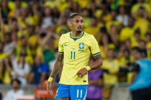 Raphinha revela que sofreu MAIS pressão na várzea do que em estádio profissional