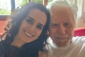 Reginaldo Faria Ganha Declaração Apaixonante da Namorada 40 Anos Mais Jovem