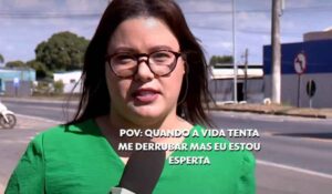 Repórter da Globo Quase Leva um Tombo Ao Vivo