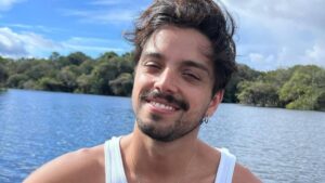 Rodrigo Simas abre o coração sobre sua bissexualidade